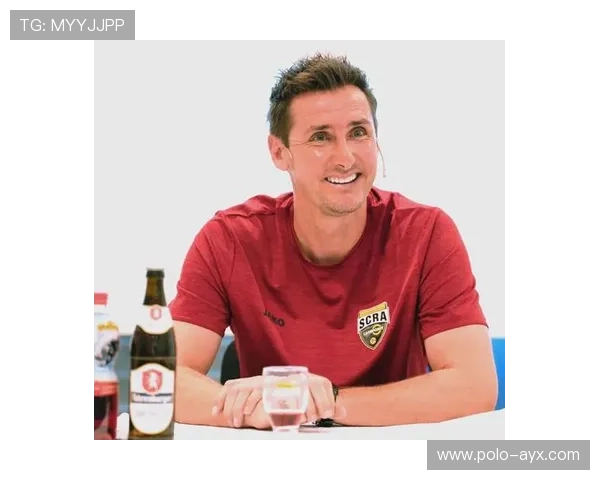 足球教练揭秘球星训练技巧与成长故事中英文字幕解析