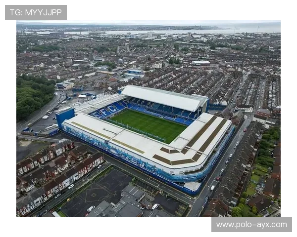 足球明星退役后转型教练之路：从球场传奇到战术大师的蜕变与挑战