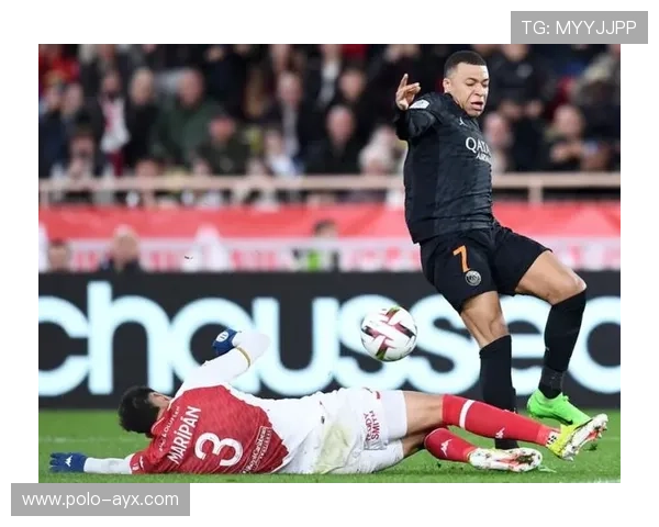 足球流氓球星盘点：那些场上场下争议不断的传奇人物