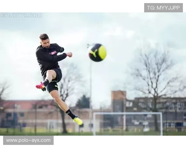 顶级守门员足球鞋推荐助你提升球场表现与技术优势